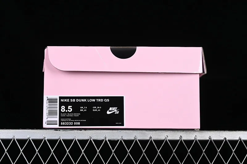 All categories Nk SB Dunk Series Nk SB Dunk Low Low-top sneakers K version Black Pigeon x Nk SB Dunk low Trd QS Black Pigeon Retro low-top versatile casual sports skateboard shoes 883232-008